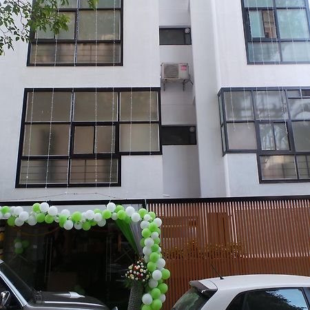 White House Hotel Bangalore Exterior photo